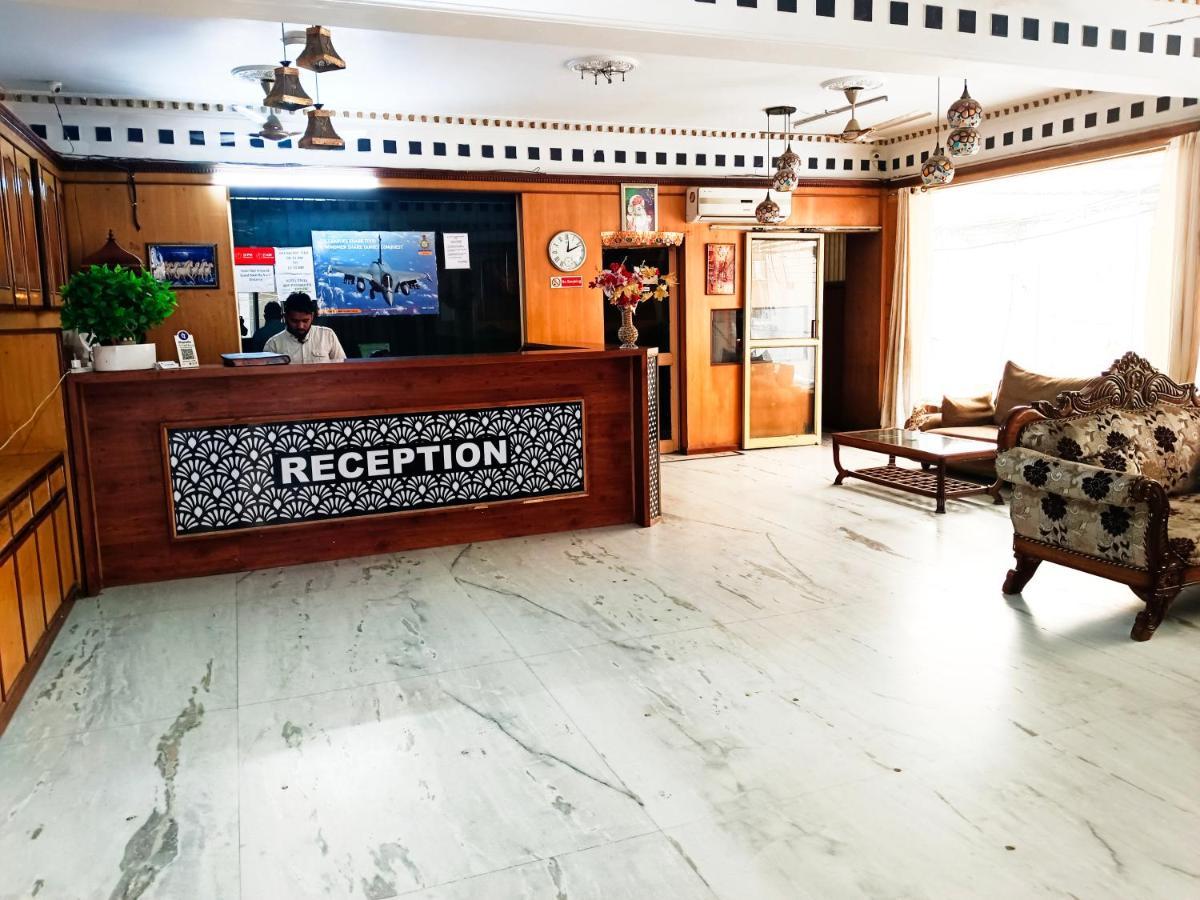 Hotel Krone Near Igi Airport Delhi New Delhi Eksteriør billede